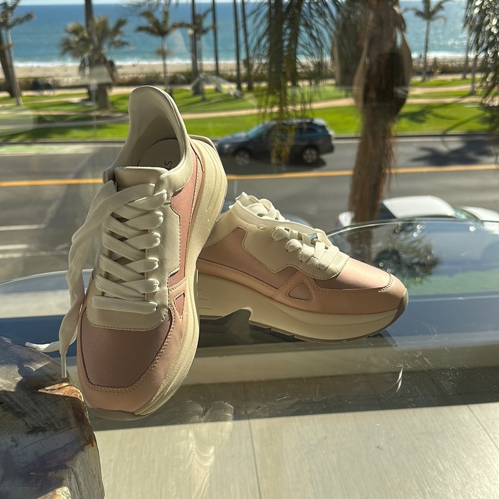 STUART WEITZMAN sneakers. 7B . Pink/ white/ chunky/ rubber/ beautiful❤️worn once